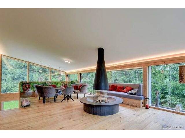 Immobilie in Söll - Tolle Aussicht ohne Einsicht: Großzügiges Tiroler Landhaus auf 9.000 m² am Wilden Kaiser - Bild 3