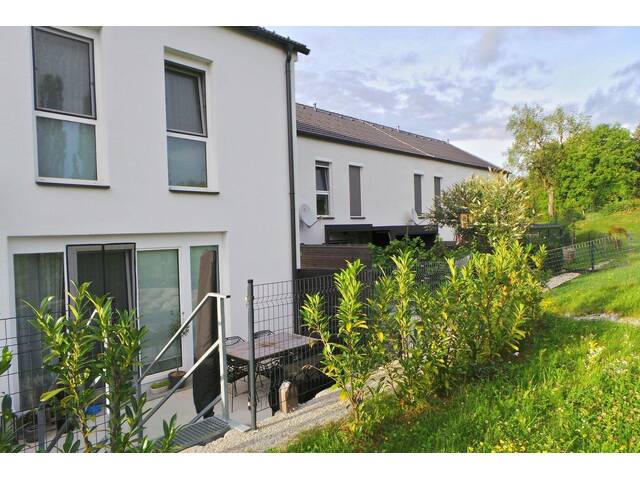 Immobilie in Gleisdorf - STILVOLL WOHNEN mit schönem Naturblick nahe Gleisdorf , Sonne-Ruhe-Komfort, Terrasse, Garten, Carport & Parkplatz - Bild 2