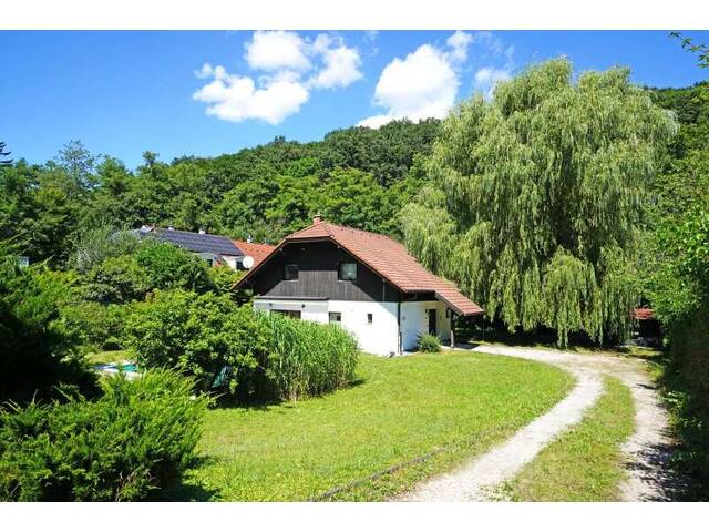 Immobilie in Purkersdorf - Grünruhelage am Waldrand! Familienidyll mit großem Garten, Schwimmbecken und Sauna - Bild 2