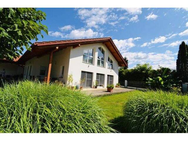Immobilie in Fernitz - Exklusives Einfamilienhaus mit Galerie, Garten & Nebengebäuden - Ruheoase im Grünen bei Reitanlage - Bild 0