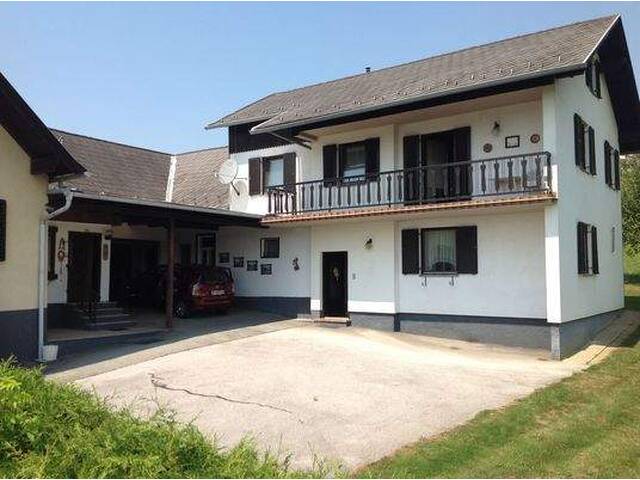 Immobilie in Olbendorf - Zweifamilienhaus mit Nebengebäuden – auch ohne gesamtes Grundstück erwerbbar - Bild 2