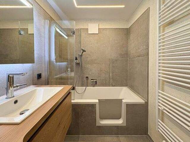 Immobilie in Oberndorf in Tirol - Moderne Dachgeschosswohnung in Waldnähe mit Balkon (06432) - Bild 4