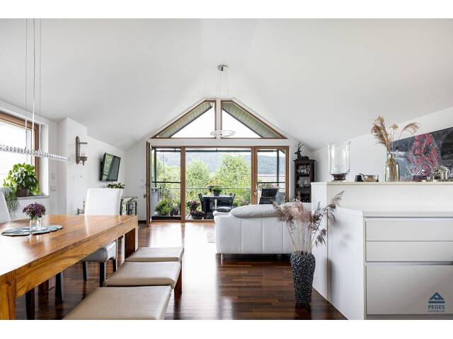 Immobilie in Zell am Moos - Sonne und See erleben: geräumige 3-Zimmer-Dachgeschoß-Wohnung in Zell am Moos - Bild 0