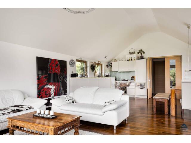 Immobilie in Zell am Moos - Sonne und See erleben: geräumige 3-Zimmer-Dachgeschoß-Wohnung in Zell am Moos - Bild 1