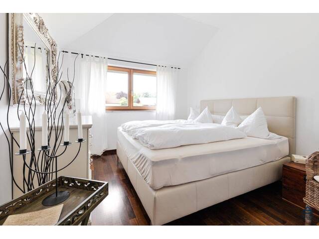 Immobilie in Zell am Moos - Sonne und See erleben: geräumige 3-Zimmer-Dachgeschoß-Wohnung in Zell am Moos - Bild 2