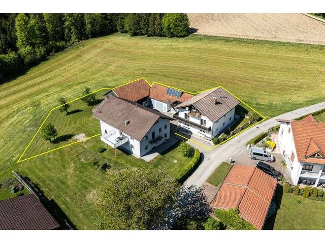 Immobilie in Maria Schmolln - Teilsaniertes ländliches Anwesen mit 2 Wohneinheiten in Traumlage / Garagen / Nebengebäude / Grünland. - Bild 2