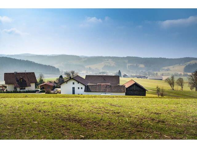 Immobilie in Maria Schmolln - Teilsaniertes ländliches Anwesen mit 2 Wohneinheiten in Traumlage / Garagen / Nebengebäude / Grünland. - Bild 3