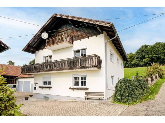 Immobilie in Maria Schmolln - Teilsaniertes ländliches Anwesen mit 2 Wohneinheiten in Traumlage / Garagen / Nebengebäude / Grünland. - Bild 4