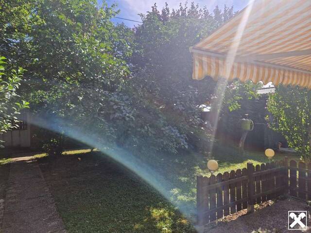 Immobilie in Hippersdorf - LIEBEVOLLES LANDHAUS FÜR ZWEI PERSONEN IN GRÜNLAGE MIT GESCHLOSSENEM, ABSOLUT UNEINSEHBAREM INNENHOF UND HERRLICHEM GARTEN SAMT GRILLPLATZ UND NEBENGEBÄUDEN - Bild 2