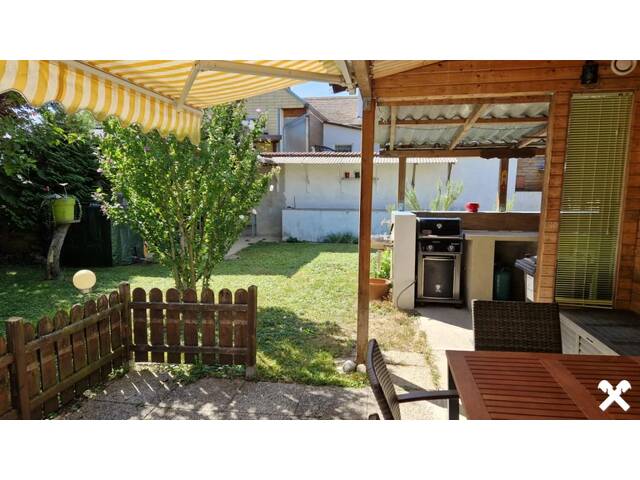 Immobilie in Hippersdorf - LIEBEVOLLES LANDHAUS FÜR ZWEI PERSONEN IN GRÜNLAGE MIT GESCHLOSSENEM, ABSOLUT UNEINSEHBAREM INNENHOF UND HERRLICHEM GARTEN SAMT GRILLPLATZ UND NEBENGEBÄUDEN - Bild 4