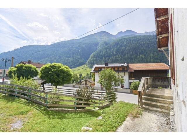 Immobilie in Schnann - Rarität: Historischer Einhof in Schnann – Denkmalgeschütztes Ensemble aus dem 18. Jahrhundert - Bild 3