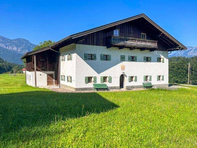 Immobilie in Großgmain - Land & Gut: Historischer & renovierter Erbhof in Alleinlage - Bild 0
