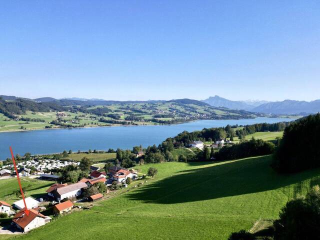Immobilie in Oberhofen am Irrsee - Wohnen am Irrsee - Teilsaniertes Einfamilienhaus mit Seeblick - Bild 0
