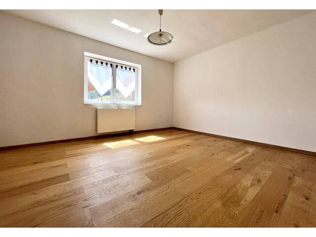 Immobilie in Oberhofen am Irrsee - Wohnen am Irrsee - Teilsaniertes Einfamilienhaus mit Seeblick - Bild 3