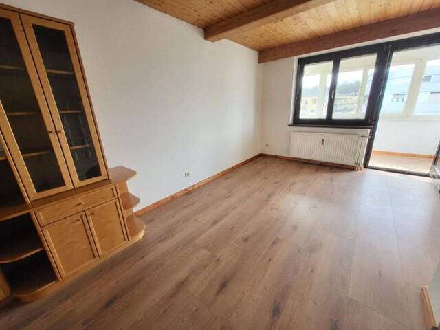 Immobilie in Fürstenfeld - Geräumige Eigentumswohnung (85m²) mit Loggia und Tiefgaragenplatz in ruhiger, zentraler Lage in Fürstenfeld! - Bild 2