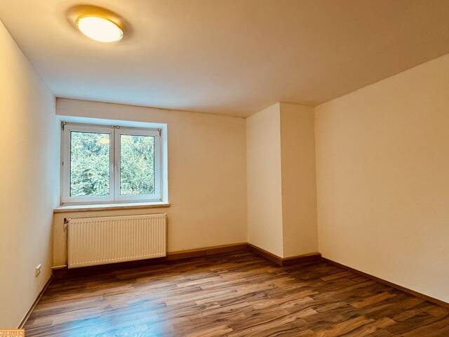 Immobilie in Pinsdorf - Charmante 3-Zimmer-Wohnung mit Eigengarten - Bild 2