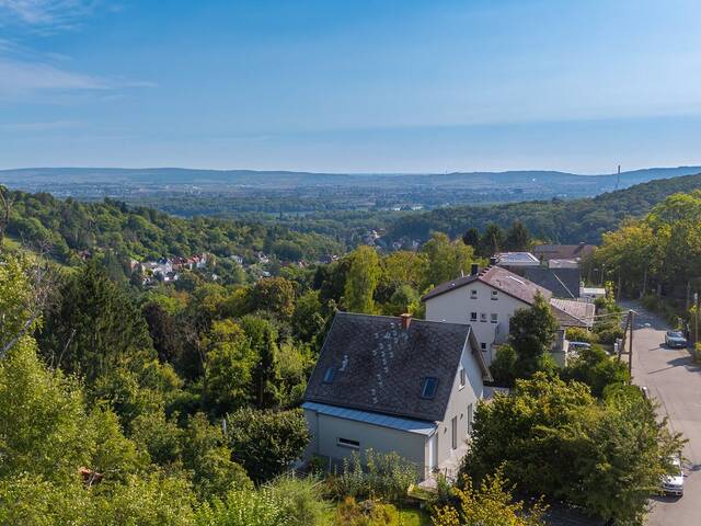 Immobilie in Klosterneuburg - Weitblick für ein ganzes Leben - Ihre Villa auf Eigengrund mit 2 Dachterrassen voller Himmel! - Bild 0