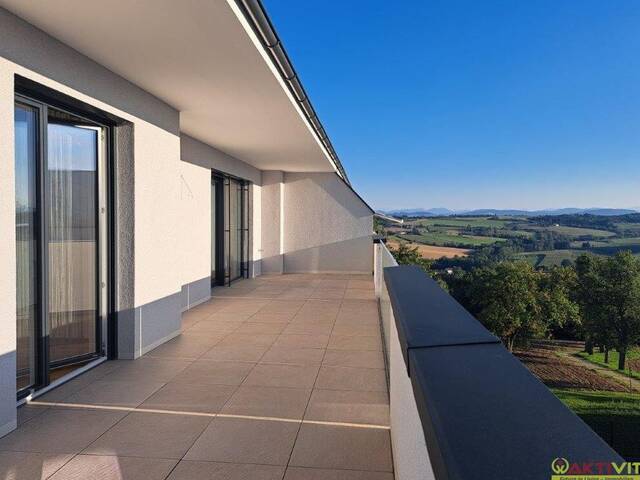 Immobilie in Strengberg - Ein Zuhause der besonderen Art - modern, exklusiv und außergewöhnlich! Dieser einmalige Wohntraum bietet ein komfortables Zuhause inkl. Gartenfeeling auf der großzügigen Dachterrasse mit Weitblick. - Bild 0