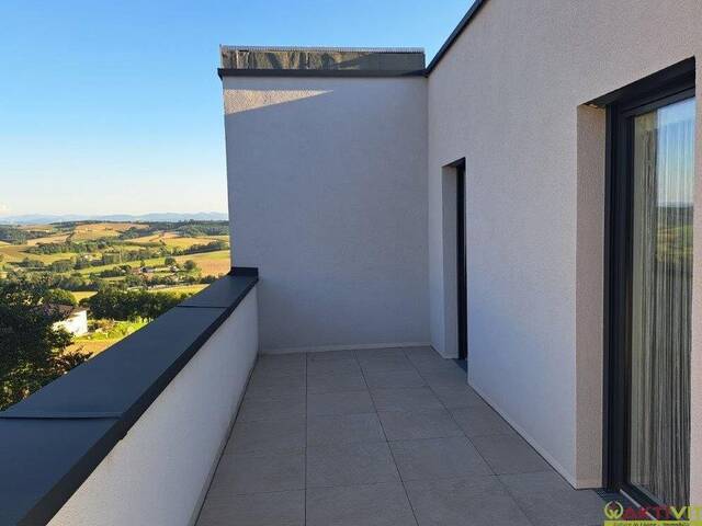 Immobilie in Strengberg - Ein Zuhause der besonderen Art - modern, exklusiv und außergewöhnlich! Dieser einmalige Wohntraum bietet ein komfortables Zuhause inkl. Gartenfeeling auf der großzügigen Dachterrasse mit Weitblick. - Bild 1