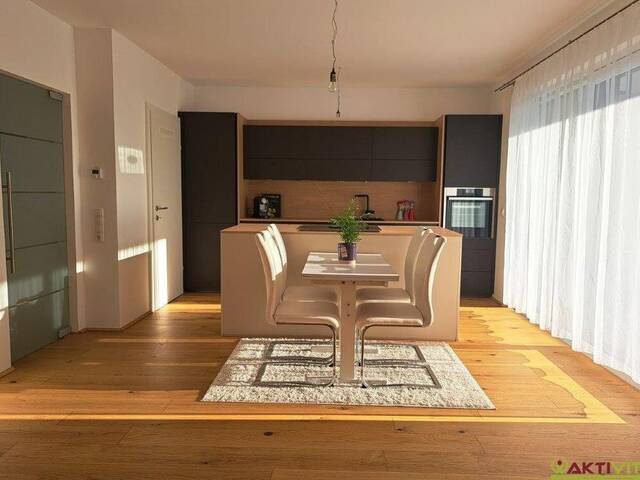 Immobilie in Strengberg - Ein Zuhause der besonderen Art - modern, exklusiv und außergewöhnlich! Dieser einmalige Wohntraum bietet ein komfortables Zuhause inkl. Gartenfeeling auf der großzügigen Dachterrasse mit Weitblick. - Bild 2