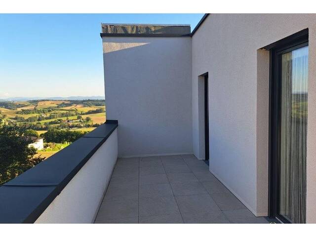 Immobilie in Strengberg - Ein Zuhause der besonderen Art - modern, exklusiv und außergewöhnlich! Dieser einmalige Wohntraum bietet ein komfortables Zuhause inkl. Gartenfeeling auf der großzügigen Dachterrasse mit Weitblick. - Bild 4