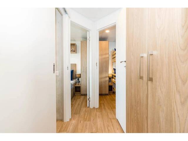 Immobilie in Markt Piesting - Stilvoller Holz-Bungalow mit Klimaanlage und Maßküche - Bild 1