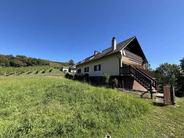 Immobilie in Klöch - Geräumiges Haus am Klöchberg, mit 7 Zimmer und Blick in die Weinberge - Bild 1