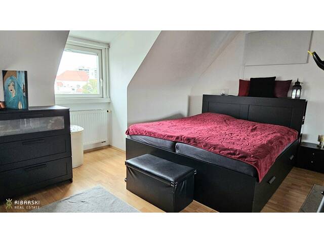 Immobilie in Wiener Neustadt - Hofseitige Wohnung mit Charme und separater Loggia nahe dem Hauptplatz - Thermische Sanierung in Arbeit - Bild 3