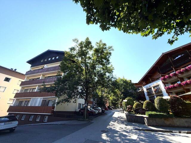 Immobilie in Zell am See - Mit Blick auf den Zeller See! Zentrale 4-Zimmer-Wohnung - Bild 1
