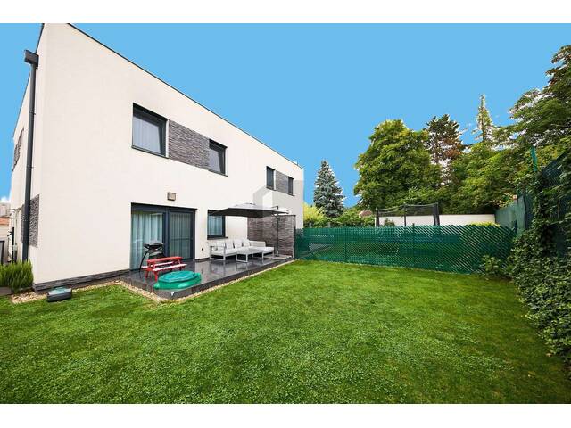 Immobilie in Hundsheim - KLARE LINIEN - ELEGANTE AUSSTATTUNG - GARTEN MIT TERRASSE - Bild 0