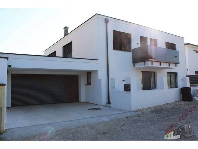 Immobilie in Schwadorf - Gut gelegenes Einfamilienhaus / Villa in Schwadorf - Bild 0