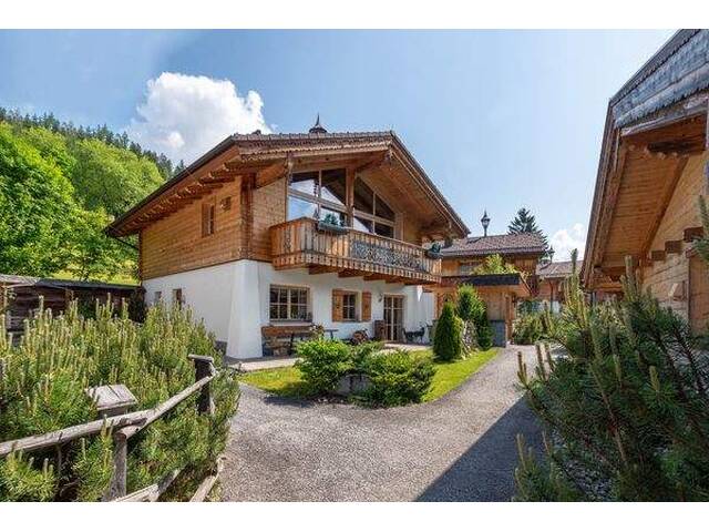 Immobilie in Neukirchen am Großvenediger - Traumhaftes Chalet mit touristischer Vermietungsmöglichkeit ( 05125 ) - Bild 0