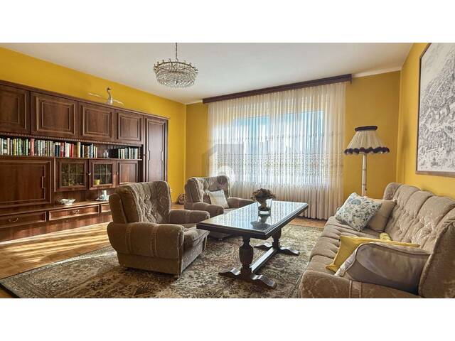 Immobilie in Weppersdorf - LIEBEVOLL GEPFLEGT MIT PANORAMATERRASSE, NEBENGEBÄUDE UND SONNIGEM XXL GARTEN - Bild 2