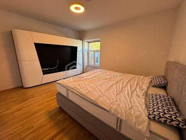 Immobilie in Leoben - Stilvoller Altbau mit XXL-Terrasse & 6 Zimmern - Raum für Ihre Wohnideen in Leoben - Bild 2