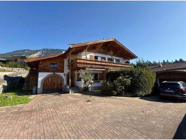 Immobilie in Fieberbrunn - FIEBERBRUNNN: PREISSENKUNG: Charmanter Altbestand in traumhafter Süd- und Aussichtslage- Top Preis! - Bild 0