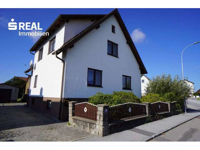 Immobilie in Heidenreichstein - Schönes Einfamilienhaus mit Garten, Garage, großem Schuppen & aktueller Sanierung der Kellerinnenräume - Bild 0