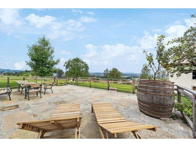 Immobilie in Gschwandt - FÜR PFERDE-LIEBHABER! Traditioneller Vierkanthof mit 6 Boxen - Bild 3