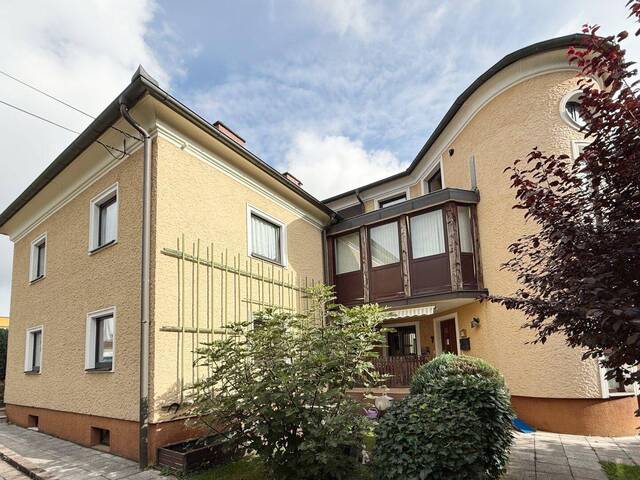 Immobilie in Thalheim bei Wels - Wohnhaus mit großem Potential in ruhiger Zentrumslage - Bild 2