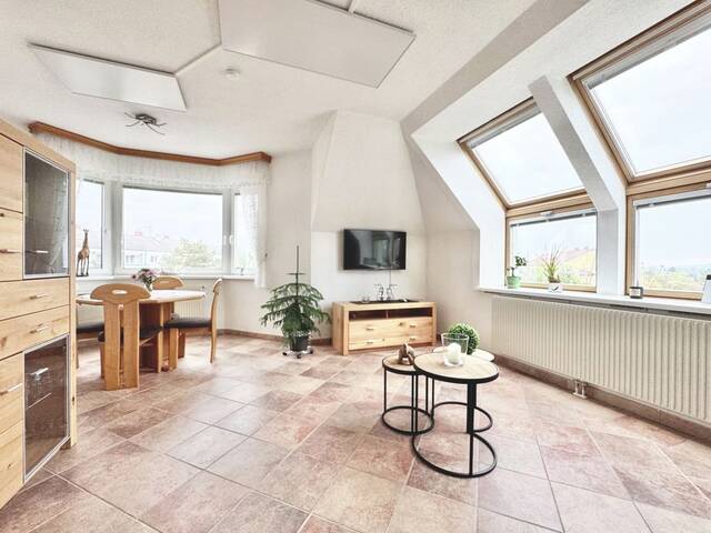 Immobilie in Ebergassing - TOPLAGE IN EBERGASSING - WIEN-NÄHE | TRAUMHAFTE, LICHTDURCHFLUTETE 3 ZIMMER MIT FERNBLICK | STELLPLATZ FÜR AUTO INKLUSIVE - Bild 0