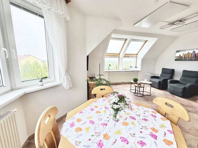 Immobilie in Ebergassing - TOPLAGE IN EBERGASSING - WIEN-NÄHE | TRAUMHAFTE, LICHTDURCHFLUTETE 3 ZIMMER MIT FERNBLICK | STELLPLATZ FÜR AUTO INKLUSIVE - Bild 2