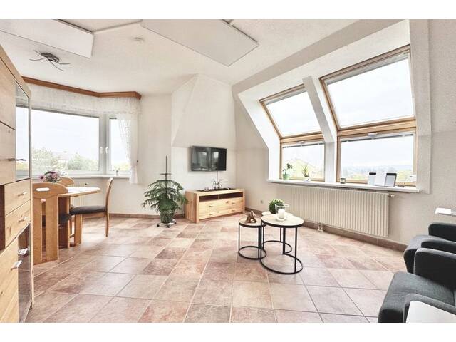 Immobilie in Ebergassing - TOPLAGE IN EBERGASSING - WIEN-NÄHE | TRAUMHAFTE, LICHTDURCHFLUTETE 3 ZIMMER MIT FERNBLICK | STELLPLATZ FÜR AUTO INKLUSIVE - Bild 4