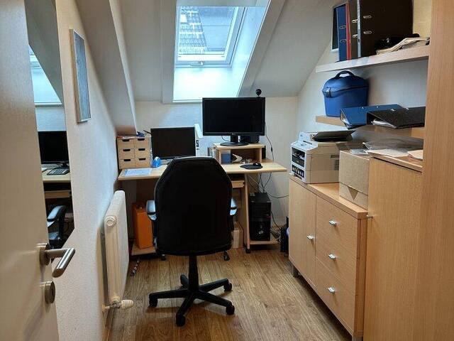 Immobilie in Seeham - Wohnen. Arbeiten. Leben am See. Seltene Gelegenheit in Seeham – Liegenschaft mit Gewerbe - und Wohneinheit nur 1 Minute vom See entfernt - Bild 3