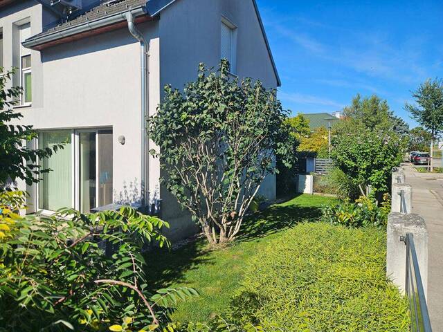 Immobilie in Schwechat - Charmante Doppelhaushälfte mit Garten und Terrasse in ruhiger Siedlungslage - Bild 0