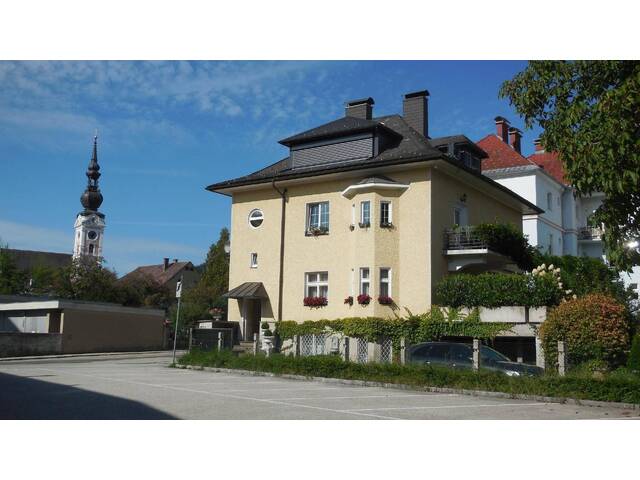 Immobilie in Kirchdorf an der Krems - Stadtvilla mit 3-4 eigenständigen Wohn-/Büroeinheiten (teilvermietet) im Zentrum von Kirchdorf an der Krems zu verkaufen! - Bild 0