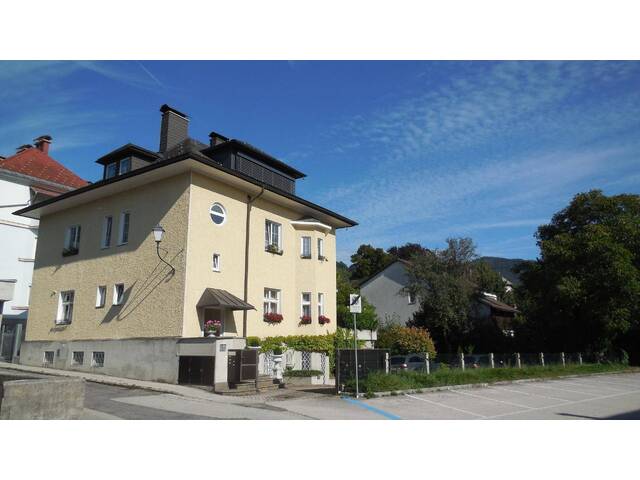 Immobilie in Kirchdorf an der Krems - Stadtvilla mit 3-4 eigenständigen Wohn-/Büroeinheiten (teilvermietet) im Zentrum von Kirchdorf an der Krems zu verkaufen! - Bild 1