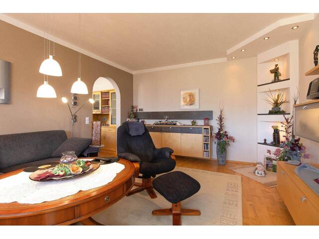 Immobilie in Arzl - Traumhaft geräumige Familienwohnung mit Weitblick in Innsbruck-Arzl - Bild 2