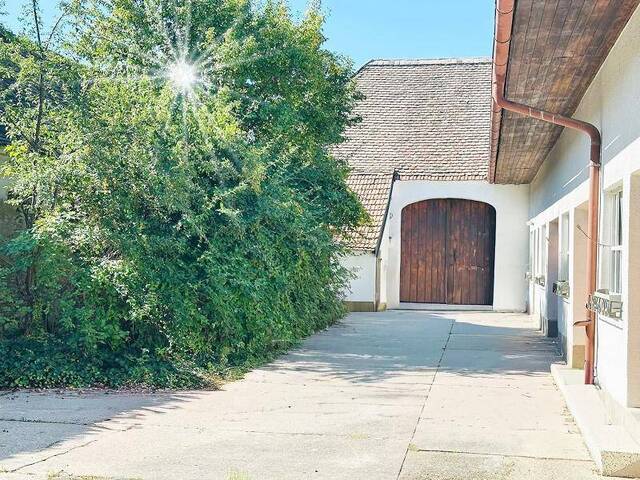 Immobilie in Unternalb - Traditioneller WEINVIERTLER BAUERNHOF Von Bach zu Bach - Bild 0