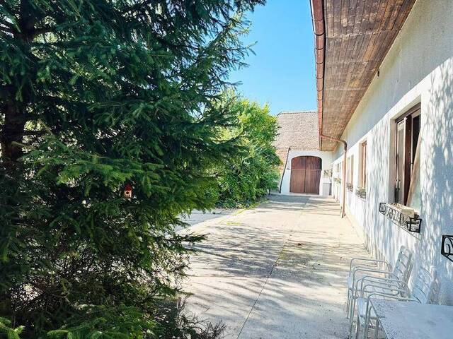 Immobilie in Unternalb - Traditioneller WEINVIERTLER BAUERNHOF Von Bach zu Bach - Bild 2