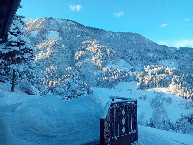 Immobilie in Oppenberg - Ihr persönliches Refugium: Gemütliches Wohnhaus mit Wellness-Highlights, Remise, Wald und atemberaubendem Bergblick - Bild 3