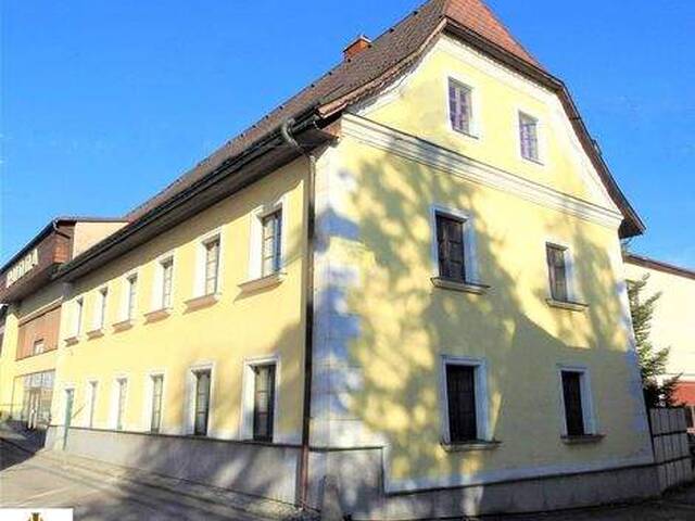 Immobilie in Heidenreichstein - Sehr gepflegtes und schönes Herrenstadthaus mit über 300-jähriger Adelsgeschichte in Heidenreichstein im idyllischen Waldviertel! - Bild 1